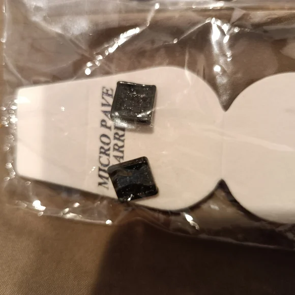 Assorted Earrings Set with Turquoise Color  One White Cloisonne Bangle - Picture 9 of 10